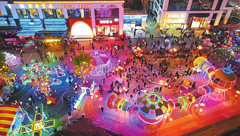 我省“五一”期間與旅游相關的預訂量較2019年同期增長近300%
消費升級+本土特色 來川體驗消費“新”與“熱”「相關圖片」